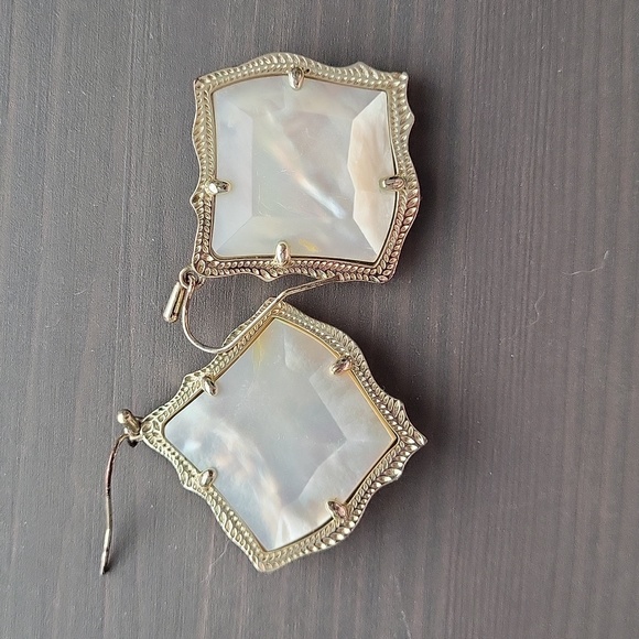 Kendra Scott Jewelry - Rare, discontinued, great condition Kendra Scott Kirsten Drop Earrings in Ivory